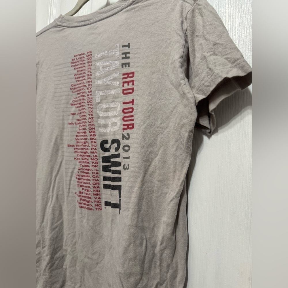 Taylor Swift The RED Tour 2013 Concert T-Shirt Women’s Small Unisex Light Gray - Picture 13 of 16